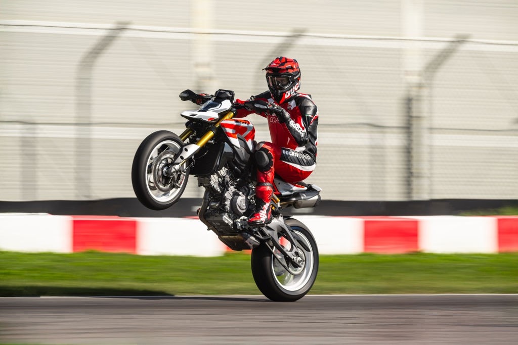 Ducati Hypermotard V2: potenza e leggerezza